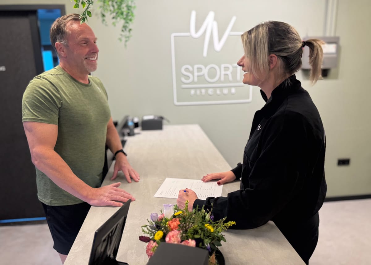 Lounge met koffiemoment bij YVSPORT Fitclub